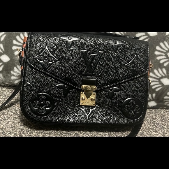 Crossbody Bag with cheetah print on side - Picture 5 of 9